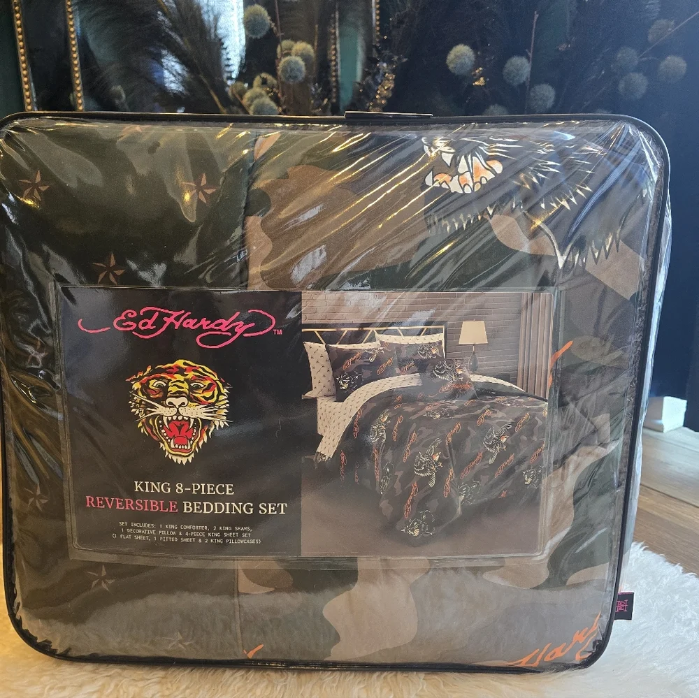 Ed Hardy King reversible 8piece Bedding set new